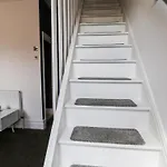 89 Caledonia Street 펜션 스카버러