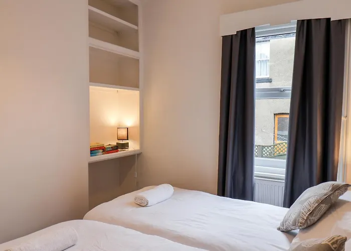 89 Caledonia Street * Scarborough