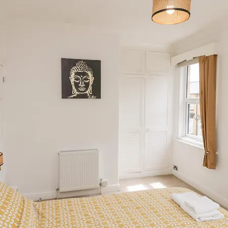 89 Caledonia Street * Scarborough